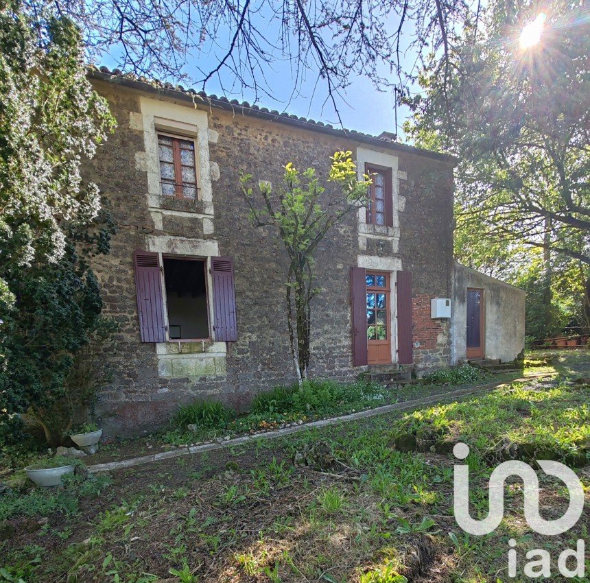 House 4 rooms of 114 m² in L'Hermenault (85570)