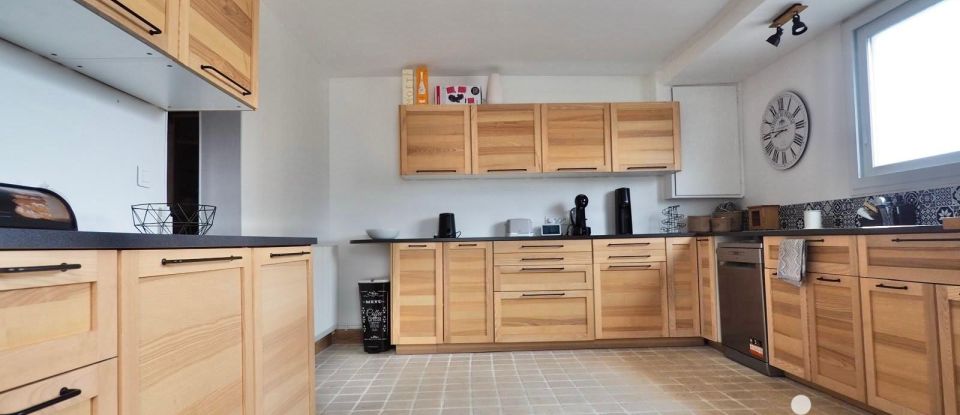 Longère 4 pièces de 128 m² à Traînou (45470)