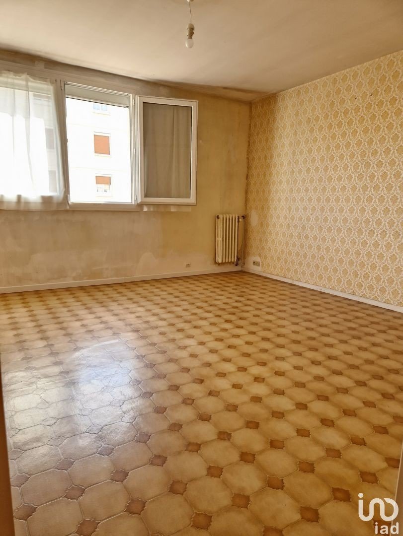 Apartment 4 rooms of 69 m² in Tours (37000)