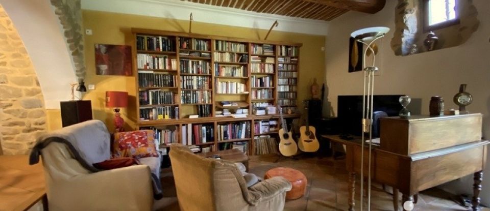 House 5 rooms of 185 m² in Vaison-la-Romaine (84110)