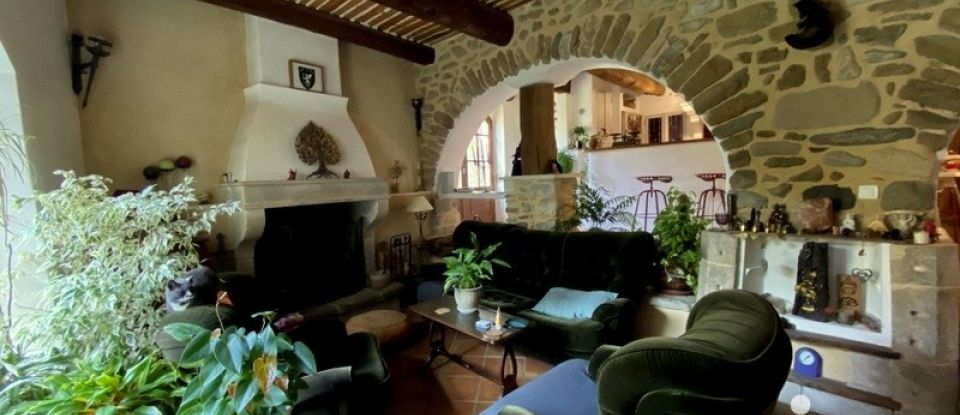 House 5 rooms of 185 m² in Vaison-la-Romaine (84110)