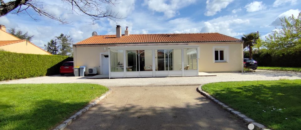 Traditional house 5 rooms of 94 m² in Saint-Léger-les-Vignes (44710)