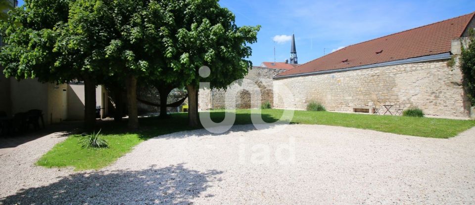 House 8 rooms of 230 m² in Senlis (60300)