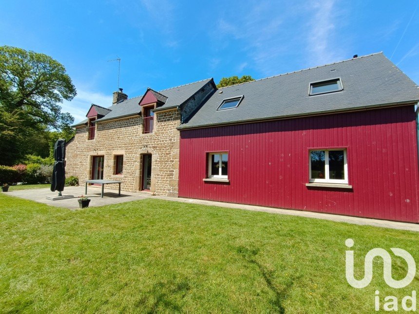 House 7 rooms of 176 m² in Fougères (35300)