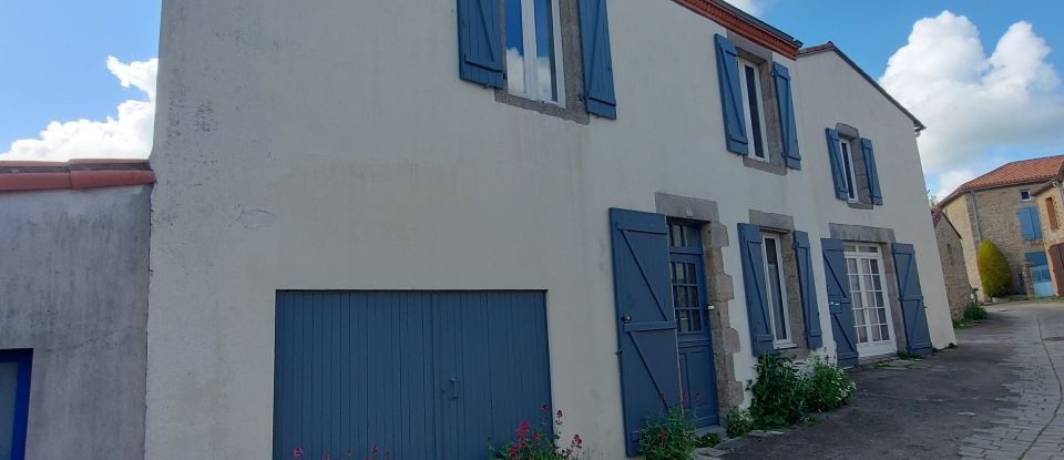 Maison 5 pièces de 110 m² à Saint-Laurent-sur-Sèvre (85290)