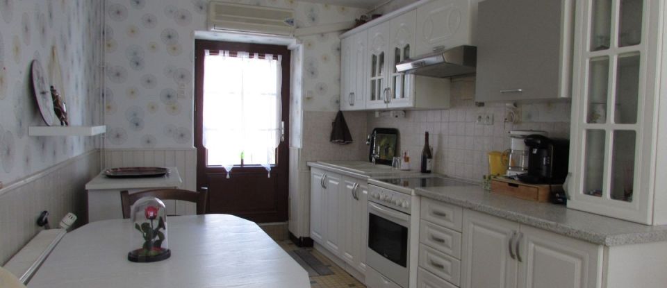 House 5 rooms of 87 m² in Sammarçolles (86200)