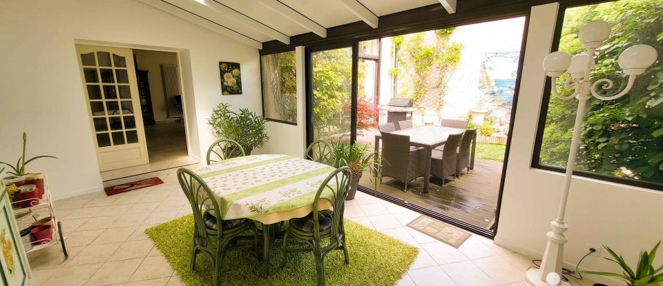 Traditional house 9 rooms of 243 m² in Flins-sur-Seine (78410)