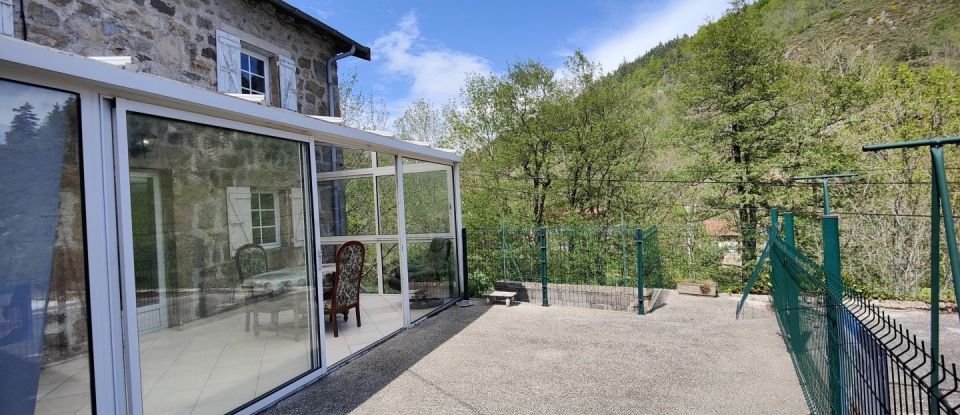 Maison de campagne 4 pièces de 60 m² à Rochepaule (07320)