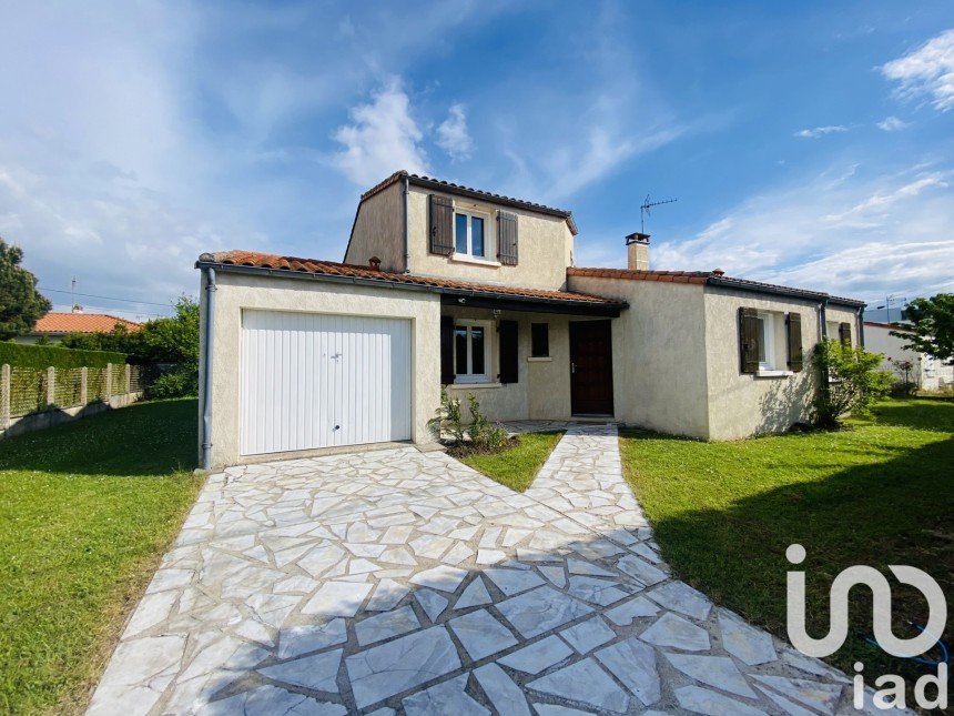 Maison traditionnelle 5 pièces de 120 m² à Royan (17200)