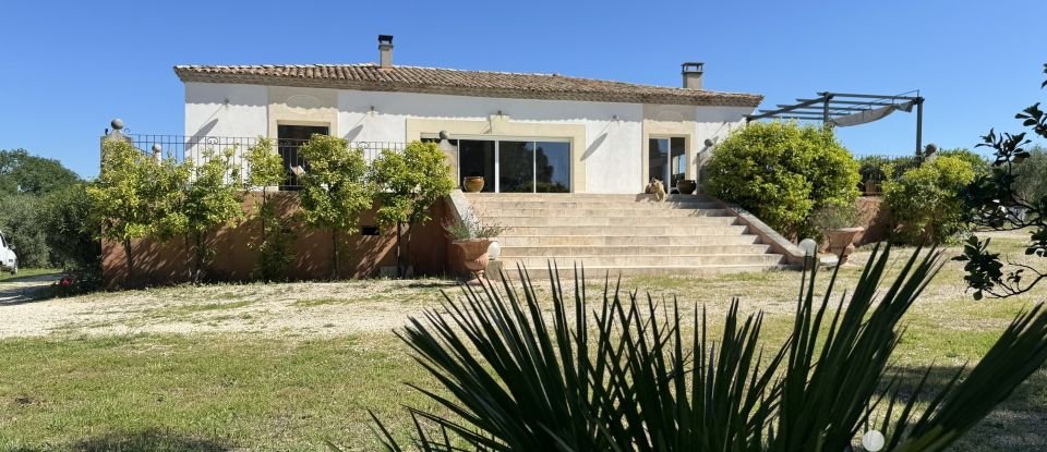 Domaine 4 pièces de 175 m² à Saint-Gilles (30800)