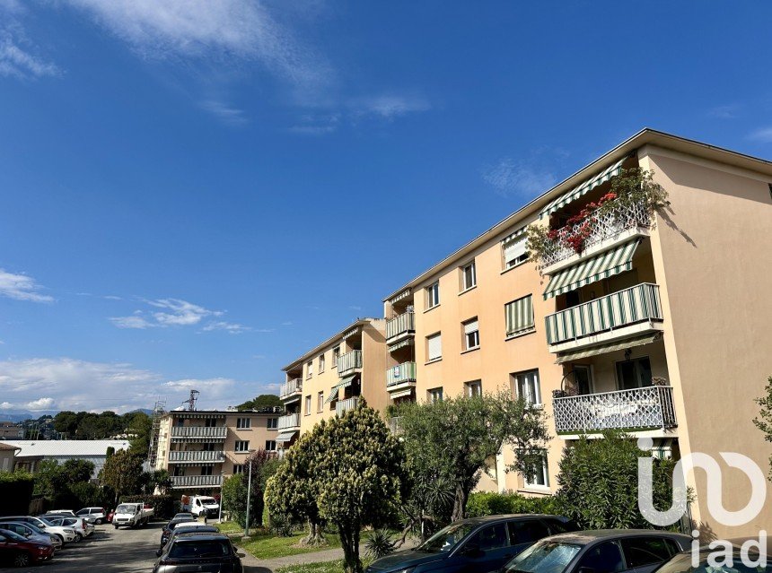 Appartement 4 pièces de 71 m² à Le Cannet (06110)