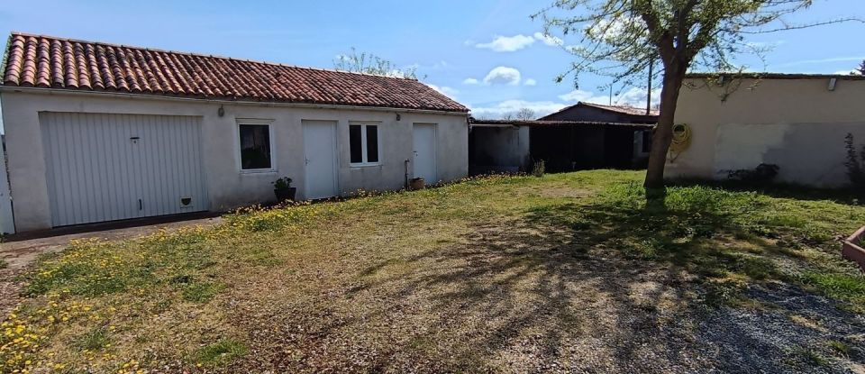 Maison 5 pièces de 125 m² à Saint-Léger-de-Montbrun (79100)