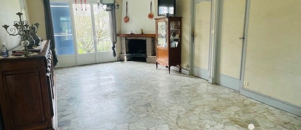 Traditional house 6 rooms of 160 m² in Saint-Sulpice-et-Cameyrac (33450)