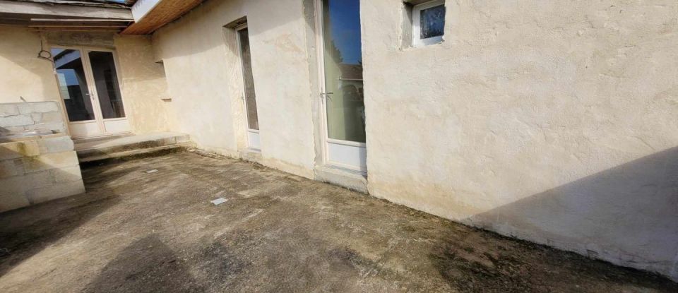 House 6 rooms of 179 m² in Saint-Bonnet-sur-Gironde (17150)