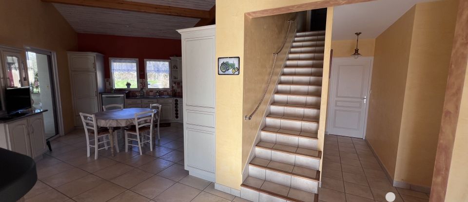 Traditional house 5 rooms of 179 m² in Saint-Aubin-le-Cloud (79450)