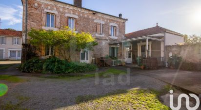 House 11 rooms of 255 m² in Saint-Julien-en-Born (40170)