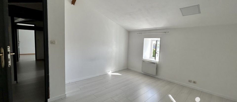 Maison 8 pièces de 224 m² à Le Chillou (79600)