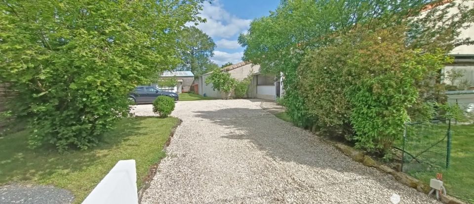 Village house 6 rooms of 162 m² in Saint-Hilaire-de-Loulay (85600)