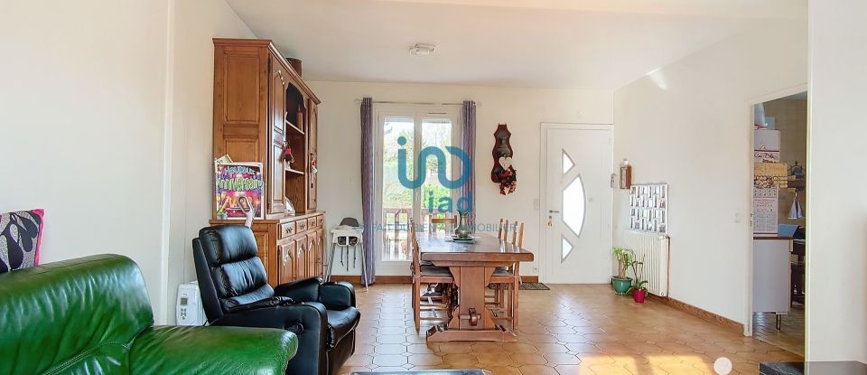 House 5 rooms of 98 m² in Fontenay-Trésigny (77610)