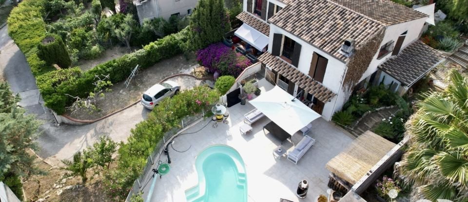 Maison traditionnelle 10 pièces de 230 m² à La Seyne-sur-Mer (83500)