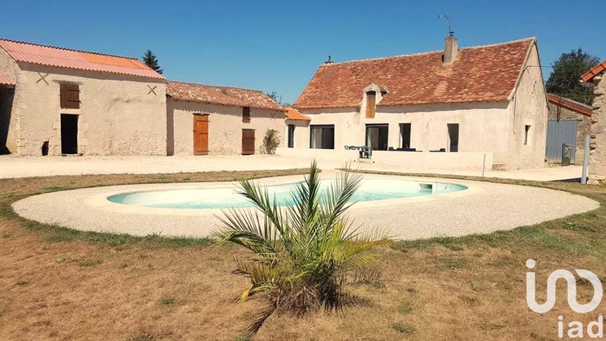 Country house 6 rooms of 145 m² in Saint-Savin (86310)