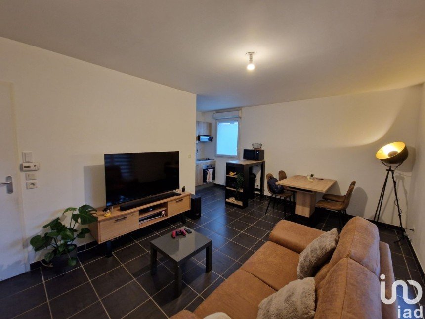 Apartment 2 rooms of 55 m² in Raismes (59590)