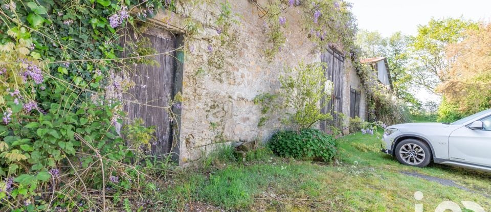 Barn conversion 3 rooms of 252 m² in Bellevigny (85170)