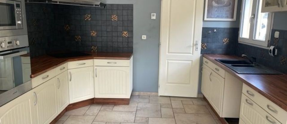 Maison 6 pièces de 125 m² à Saint-Pierre-lès-Nemours (77140)