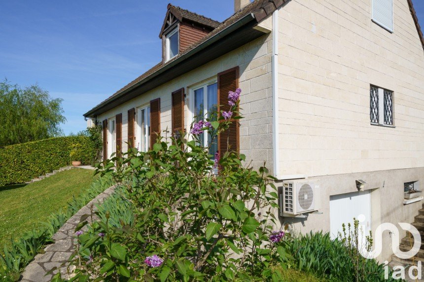 Maison traditionnelle 5 pièces de 126 m² à - (37320)