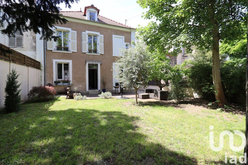 House 6 rooms of 150 m² in Clamart (92140)