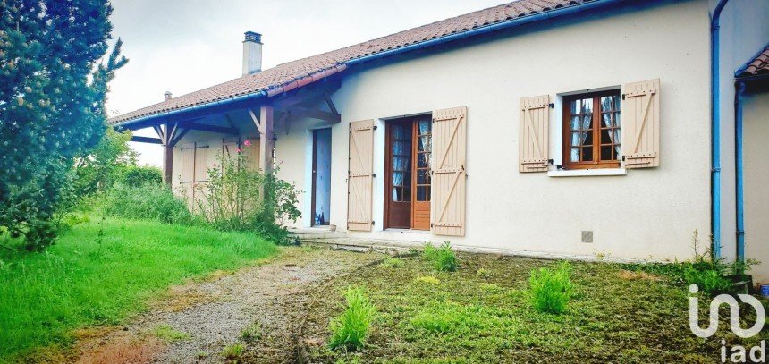 House 6 rooms of 121 m² in Chef-Boutonne (79110)