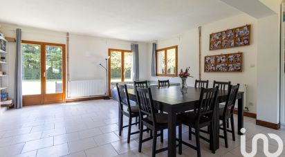 House 8 rooms of 220 m² in Mesnil-en-Ouche (27330)