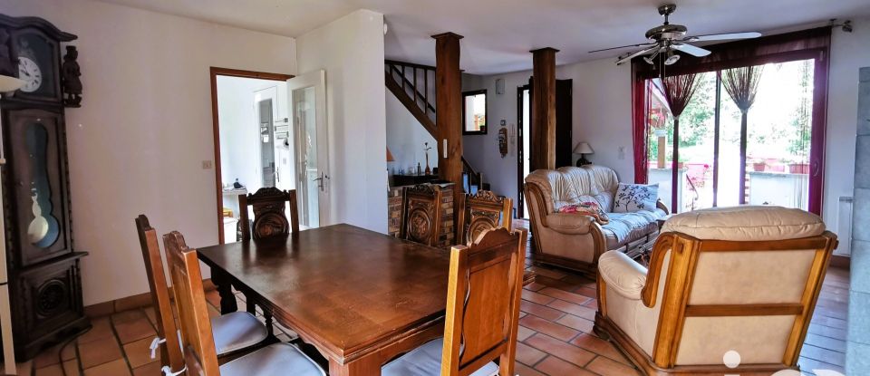 Traditional house 5 rooms of 93 m² in Saint-Chéron (91530)