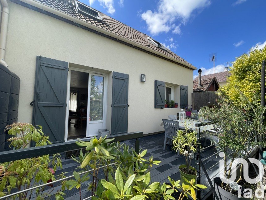 Traditional house 5 rooms of 73 m² in Vaujours (93410)