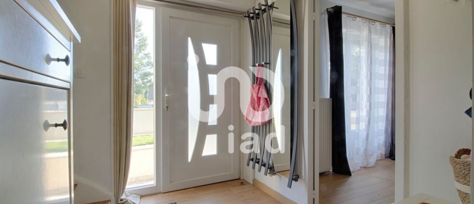 House 5 rooms of 101 m² in Moussy-le-Neuf (77230)