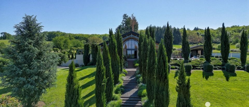 Architect house 7 rooms of 400 m² in Saint-Sornin (16220)