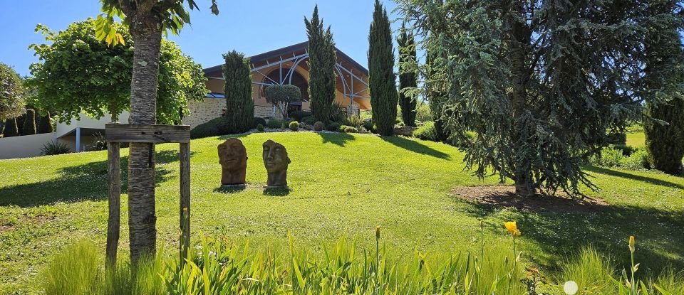 Architect house 7 rooms of 400 m² in Saint-Sornin (16220)