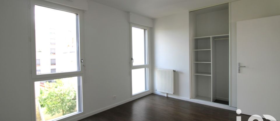 Apartment 3 rooms of 69 m² in Saint-Denis (93200)