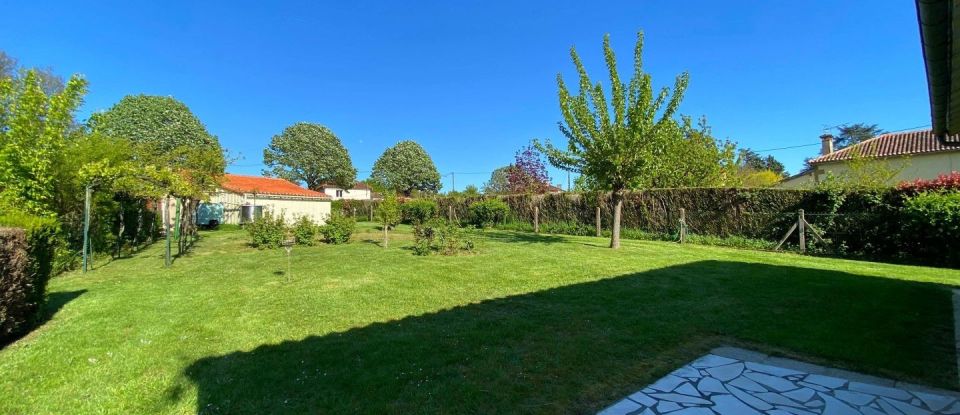 House 5 rooms of 74 m² in Pressac (86460)