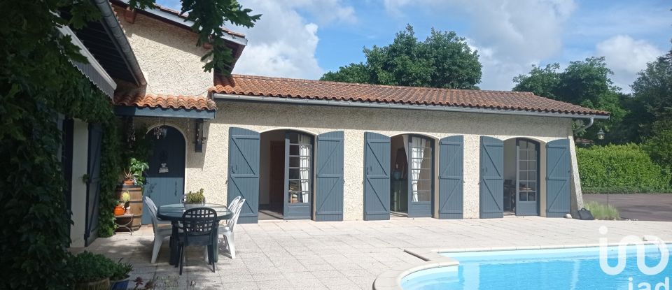 Traditional house 6 rooms of 136 m² in Le Pian-Médoc (33290)