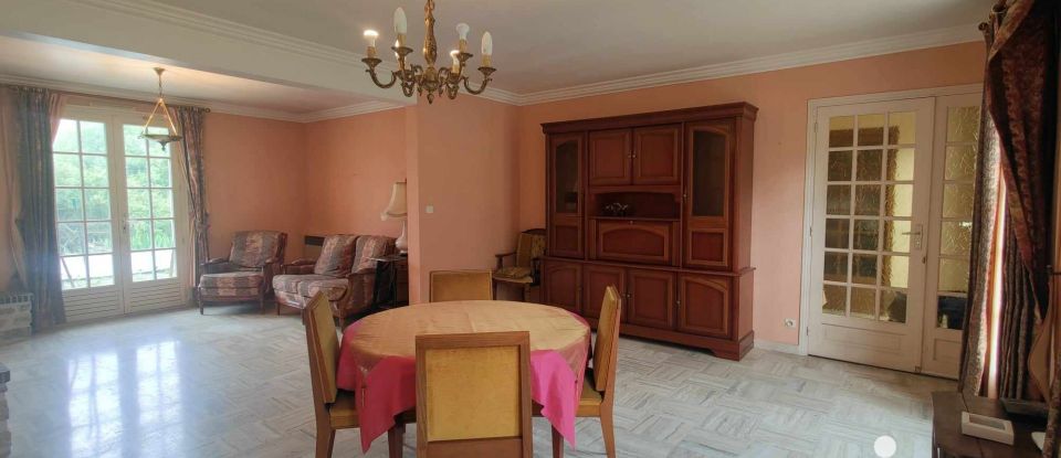 Traditional house 5 rooms of 135 m² in Bailleau-Armenonville (28320)