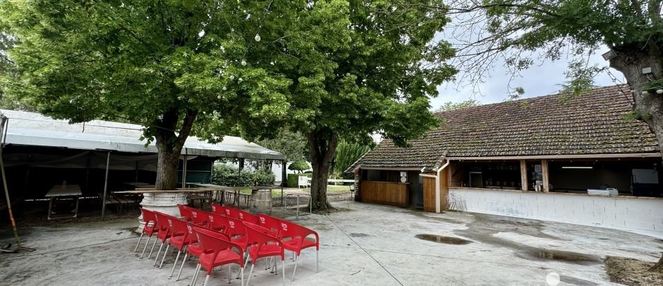 Barn conversion 3 rooms of 300 m² in Castelnau-Montratier (46170)