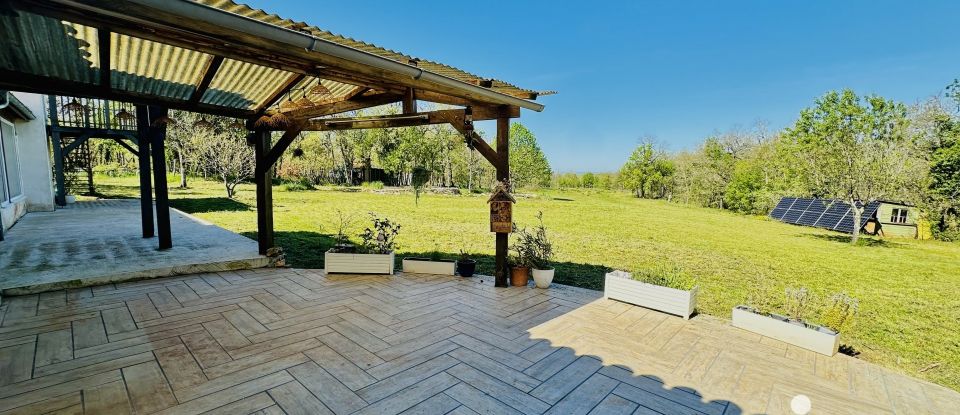 Country house 6 rooms of 145 m² in Saint-Antonin-Noble-Val (82140)