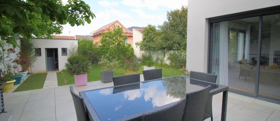 House 8 rooms of 189 m² in Joinville-le-Pont (94340)