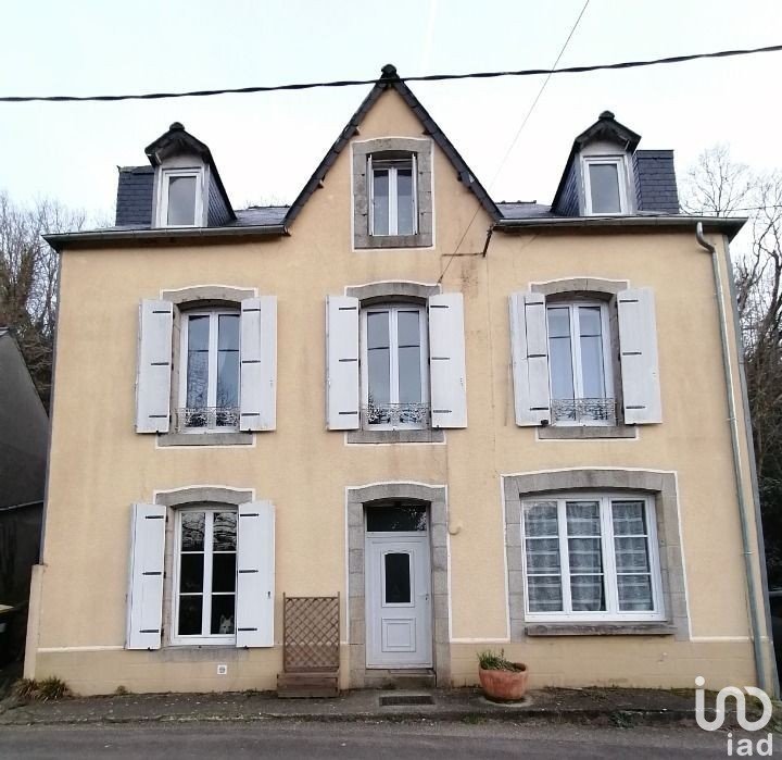 House 7 rooms of 108 m² in Pont-de-Buis-lès-Quimerch (29590)