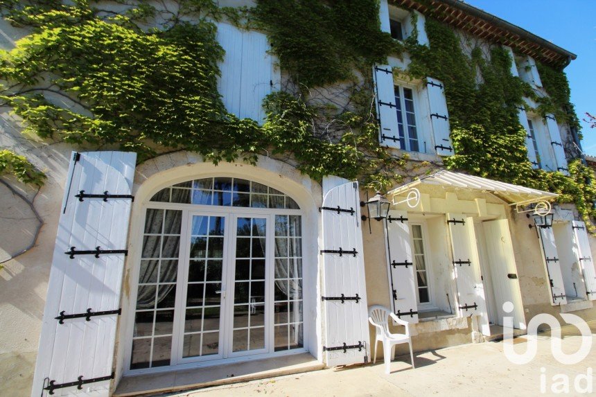 House 9 rooms of 500 m² in Saint-Saturnin-lès-Avignon (84450)