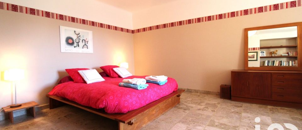 House 9 rooms of 500 m² in Saint-Saturnin-lès-Avignon (84450)