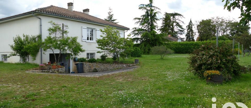 Maison 5 pièces de 88 m² à Taizé-Aizie (16700)