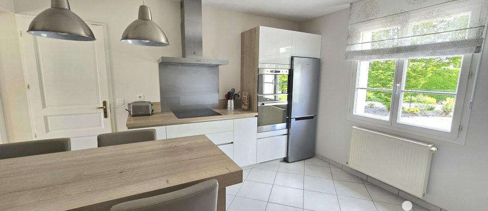 House 5 rooms of 155 m² in Saint-Denis-en-Val (45560)