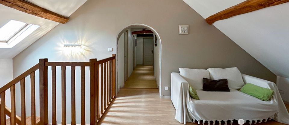 Longere 5 rooms of 220 m² in Montacher-Villegardin (89150)